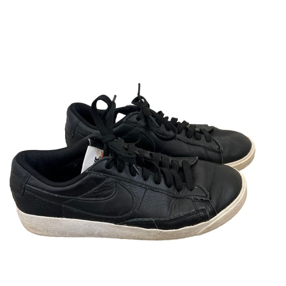 Nike Shoes - Womens Nike Blazer Low Top Sneakers Size 7.5